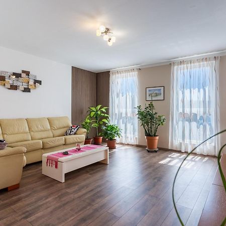 Apartman Laura Cres Luaran gambar